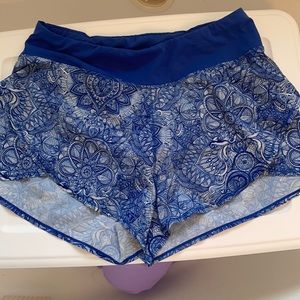 🏃‍♀️ Printed athletic shorts